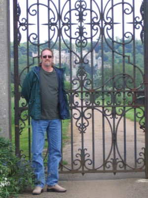 Vin in front of the main gate