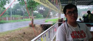 Irfan having breakfast in the rain